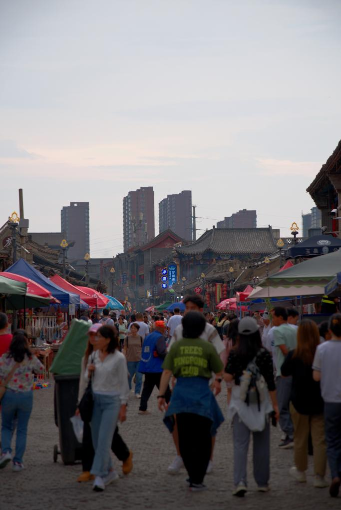 塞上老街烟火气：呼和浩特文旅新地标，千年古街焕发青春活力